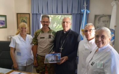 CÓRDOBA | Mons. Olivera visitó el Hospital Aeronáutico, el Área Logística y la Residencia Geriátrica de la Fuerza Aérea Argentina